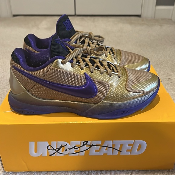 SOLD - Kobe V Protro Undefeated - Picture 5 of 9